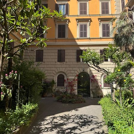 Appartamento Larisarooms Рим Екстер'єр фото