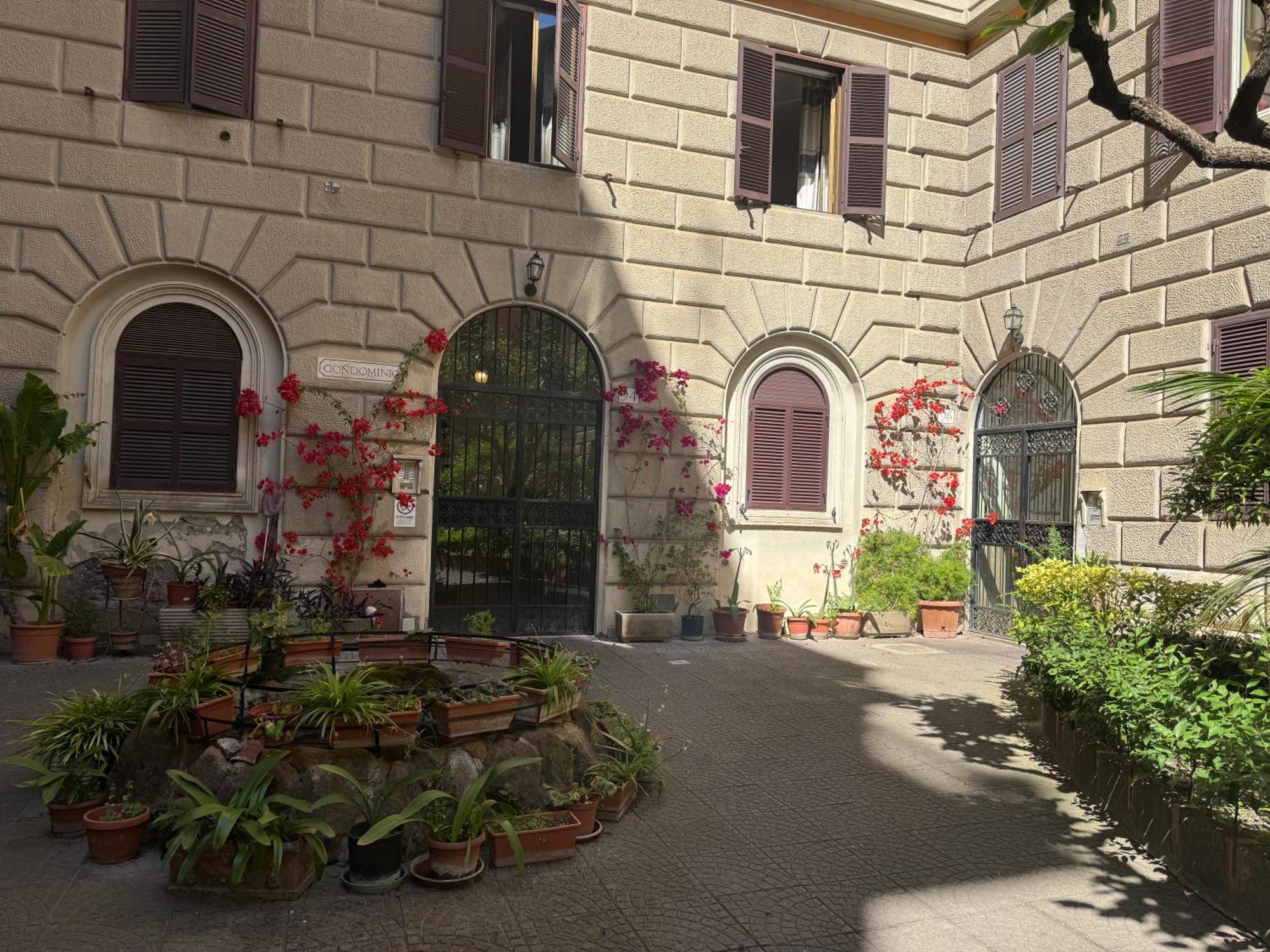 Appartamento Larisarooms Рим Екстер'єр фото